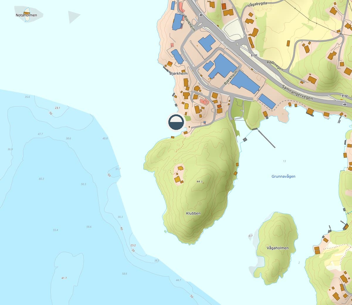 Map with the sauna marked by its logo, on the shore north of Klubben in Bjørkheim